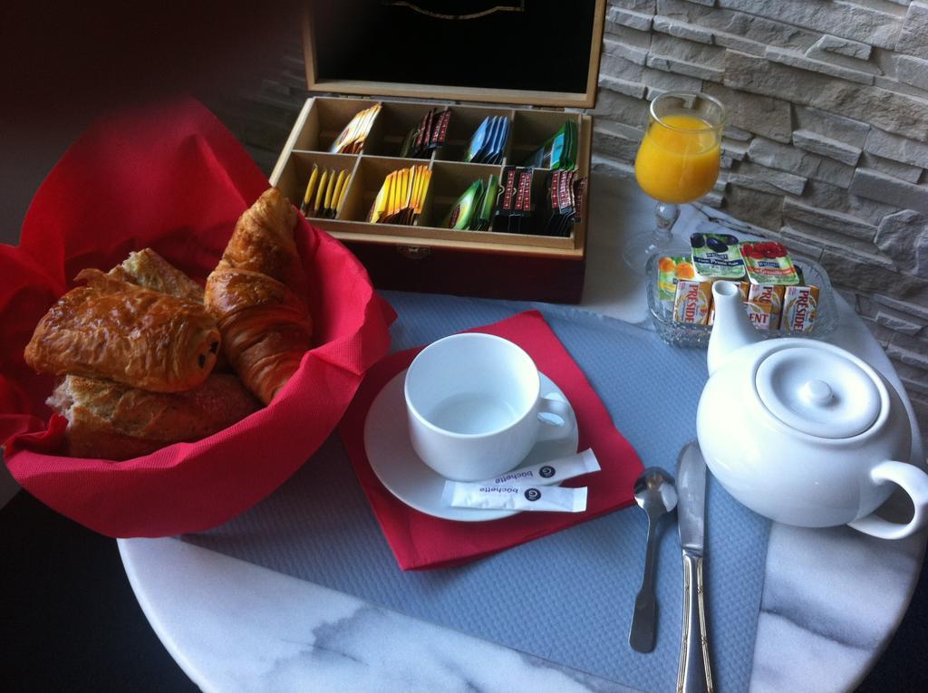 Le Monopole Hotel Reims Room photo
